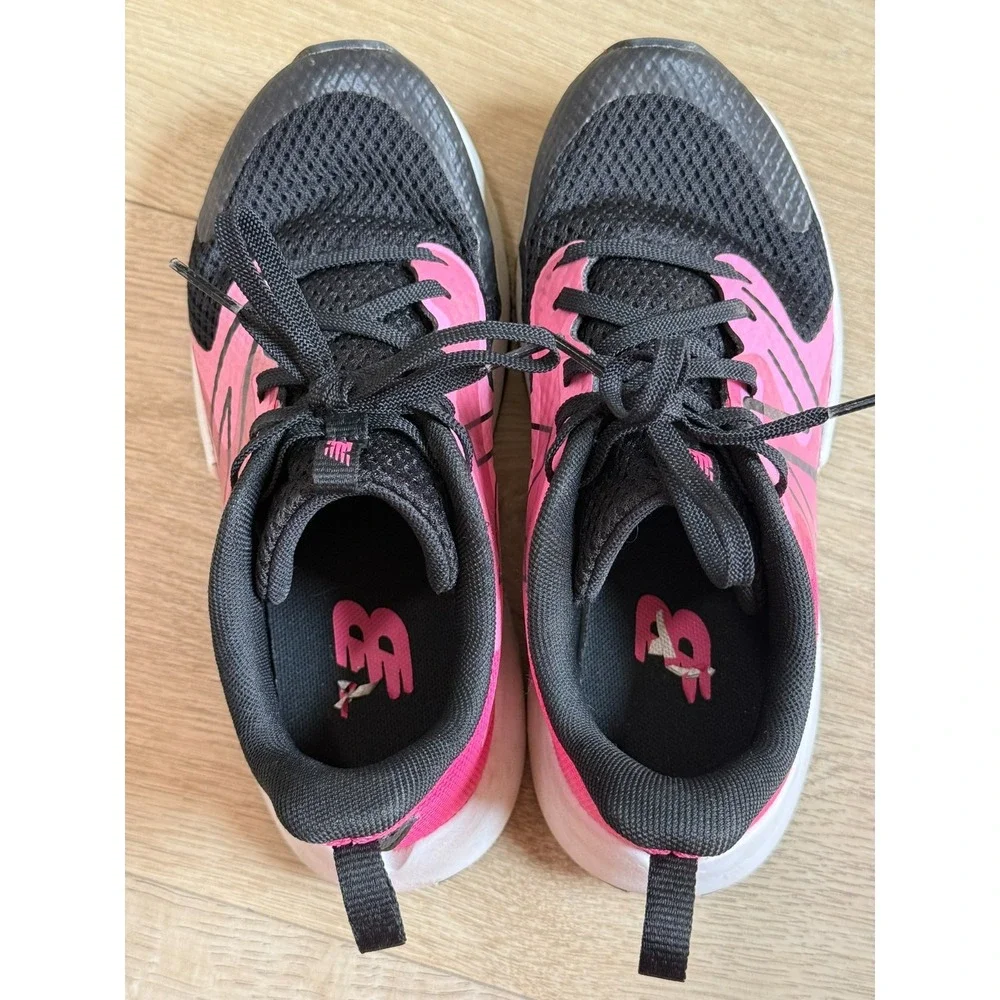 EUC Girls Shoes New Balance Kids Rave Run v2 (Big Kid) Pink and Black Size 1.5